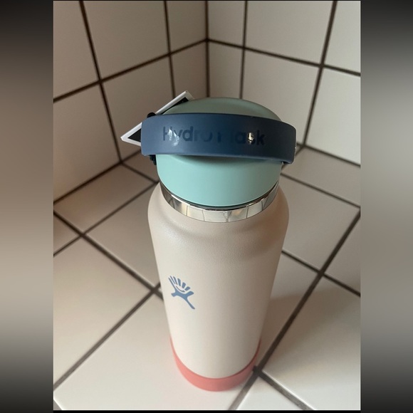 Hydro Flask Limited Edition - Picture 3 of 3